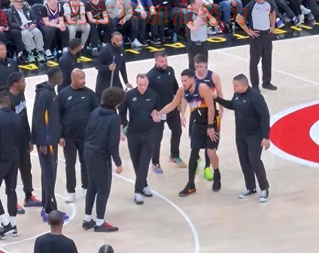 布克赛后发声回应外界质疑 球队状态回暖值得关注 布克赛后发声回应外界质疑 球队状态回暖值得关注